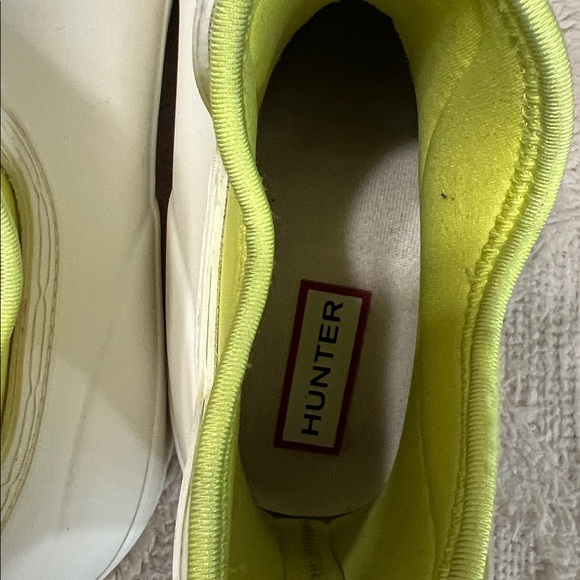 Hunter White Chelsea Rain Boots | US 7 | EUC Waterproof Ankle Boots - Picture 6 of 9